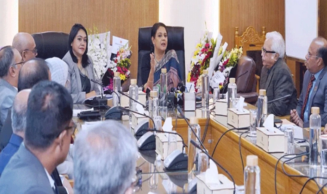 নির্বাচনকালীন সময়ে সত্য ও যাচাইকৃত তথ্য নিশ্চিত করতে গণমাধ্যমকে তথ্য উপদেষ্টার আহ্বান